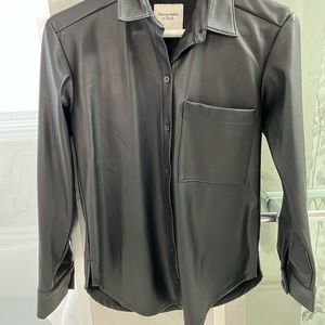 Abercrombie, vegan leather shirt jacket in XXS